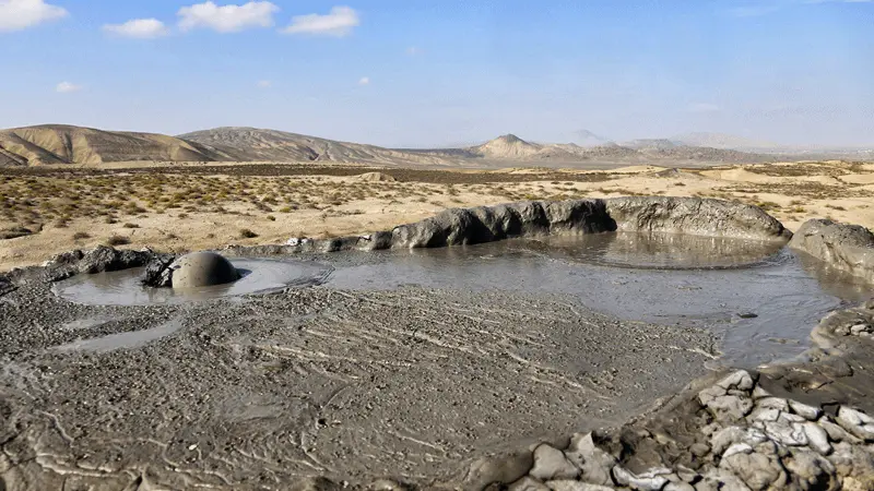 Petroglify i wulkany błotne w Qobustanie